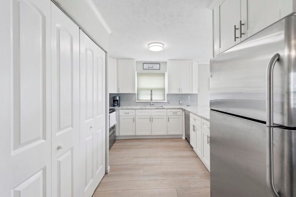 All modern appliances to make meal preparation a breeze.