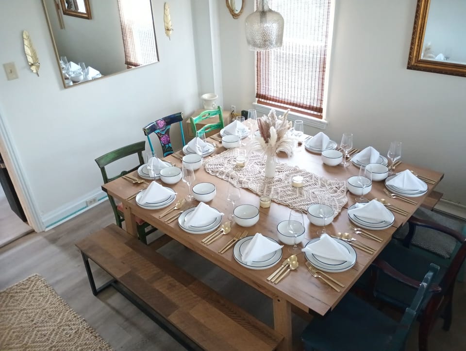 Dining Room - 12 seatings, 3 on each side