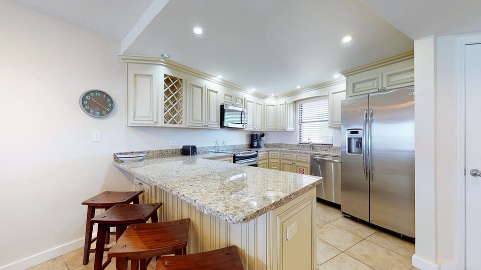 Condo, 2 Bedrooms (Beachside I 4122) | Private kitchen