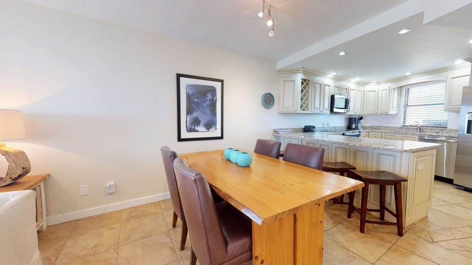 Condo, 2 Bedrooms (Beachside I 4122) | Dining