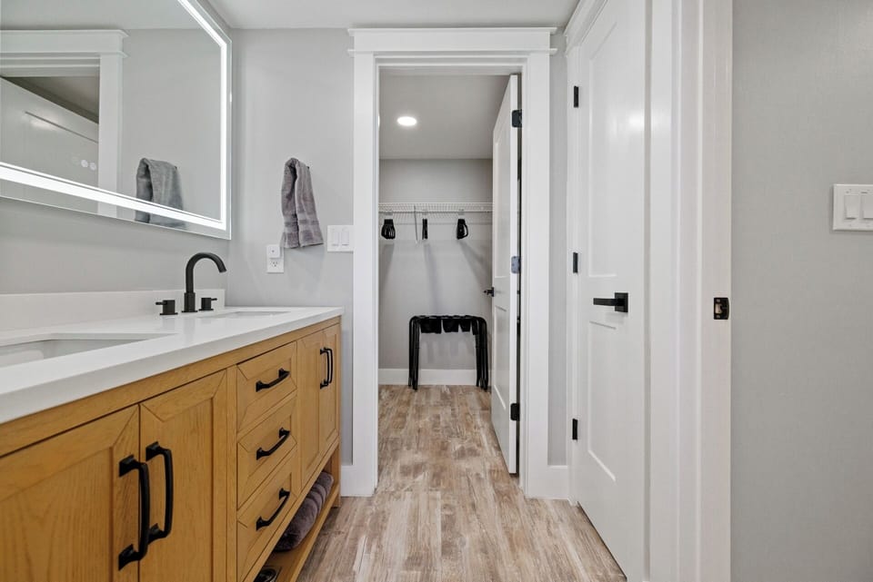 Double vanity with large walk in closet