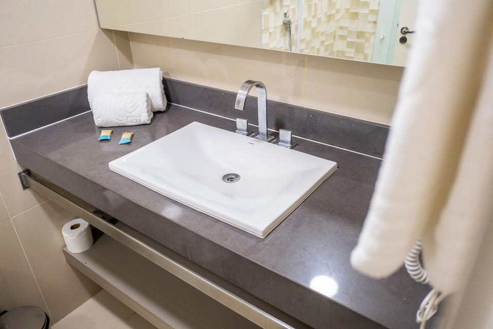 Bathroom sink
