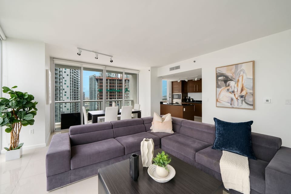 Experience the spaciousness of an open floor concept!