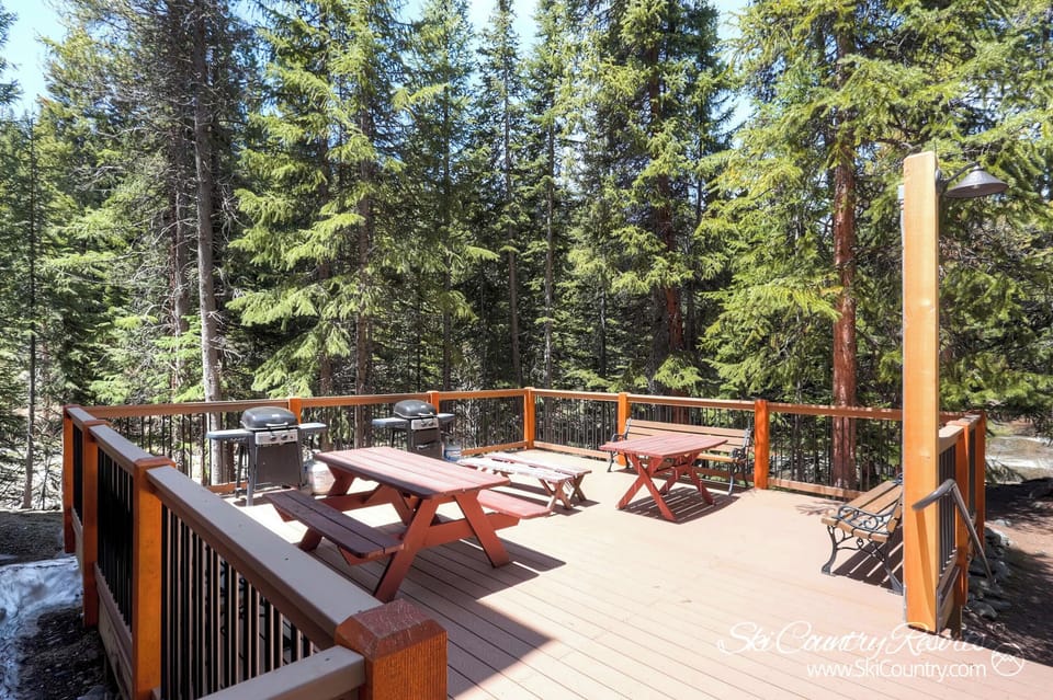 Outdoor deck