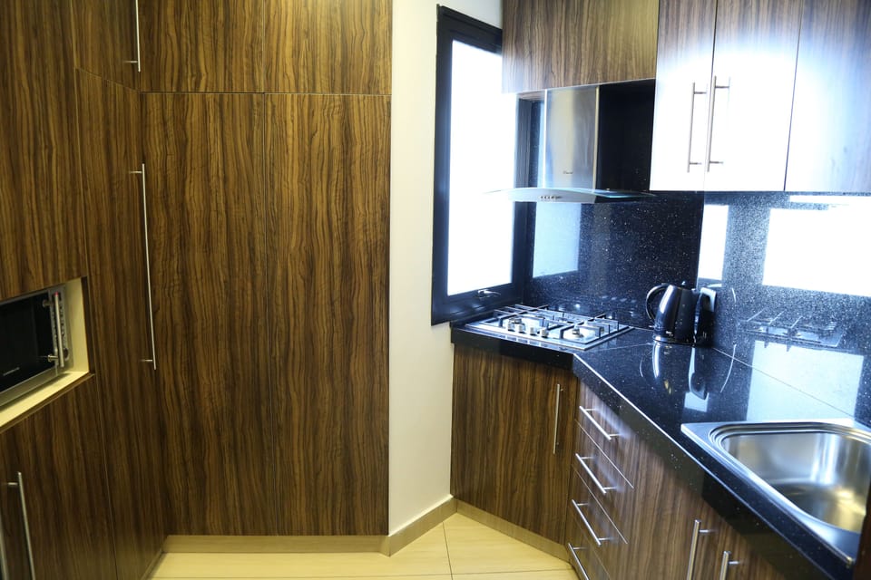 Suite (Diplomatic) | Private kitchen | Coffee/tea maker, fridge, microwave, electric kettle