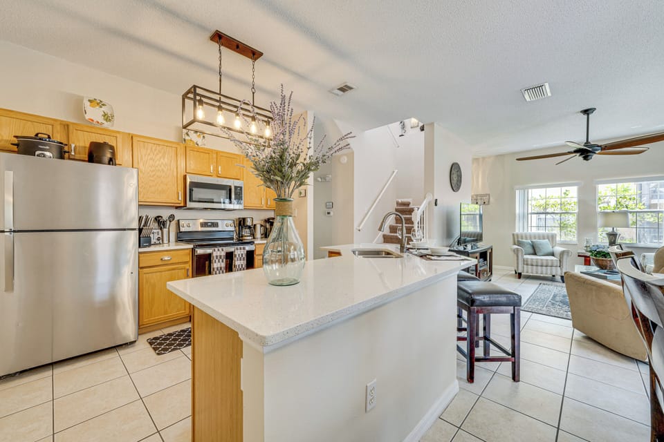 Kitchen | Cooking Basics | Dishwasher | Breakfast Bar | 1st Floor