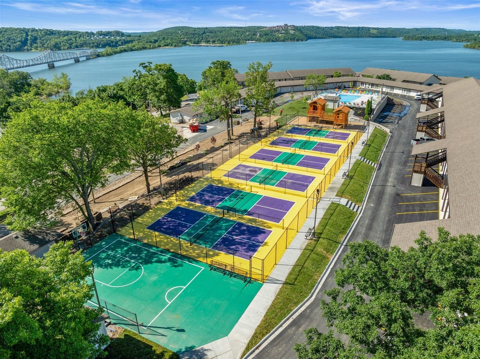 Outdoor Pool & Pickleball Courts