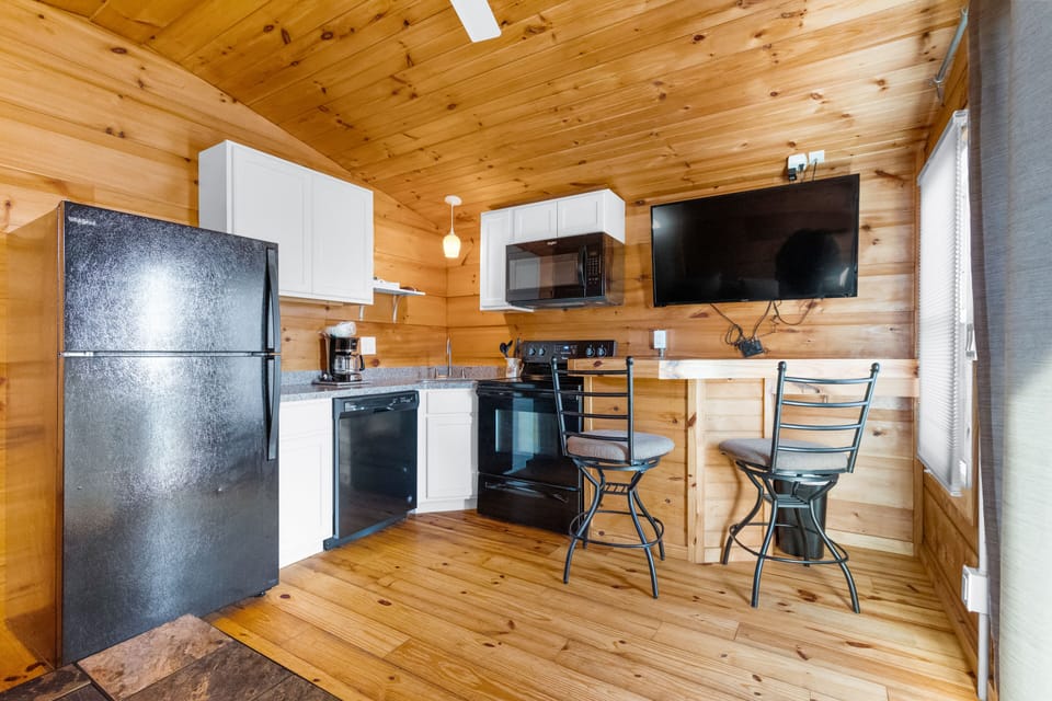 Premium Cabin, 1 Bedroom, Balcony, Lakeside | 1 bedroom, free WiFi, bed sheets