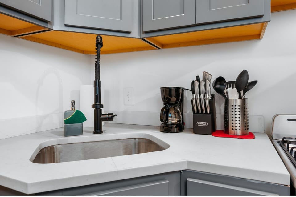 Kitchen: Modern amenities and sleek design make cooking a delight in this inviting space!
