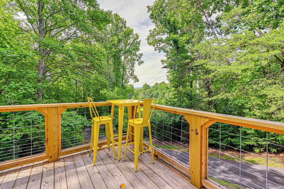 Deck | High-Top Seating | Mountain View