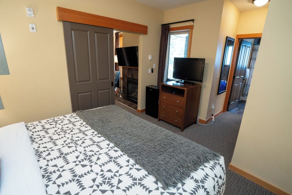Sliding door in the bedroom
