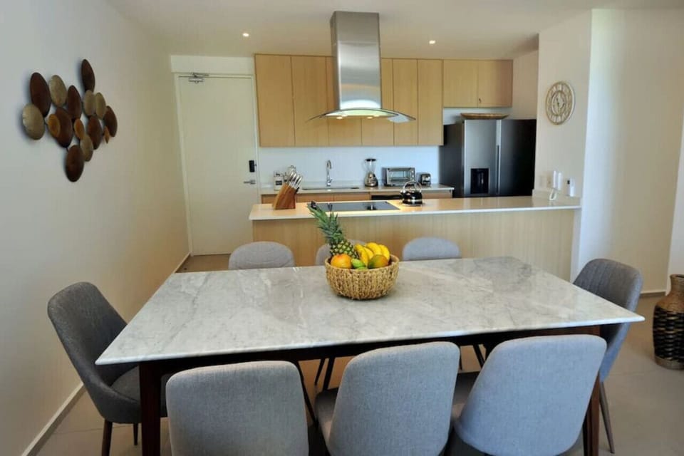 Dining / kitchen