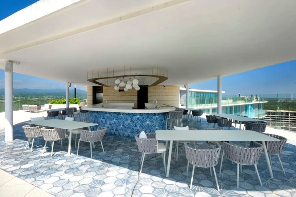 Roof top bar