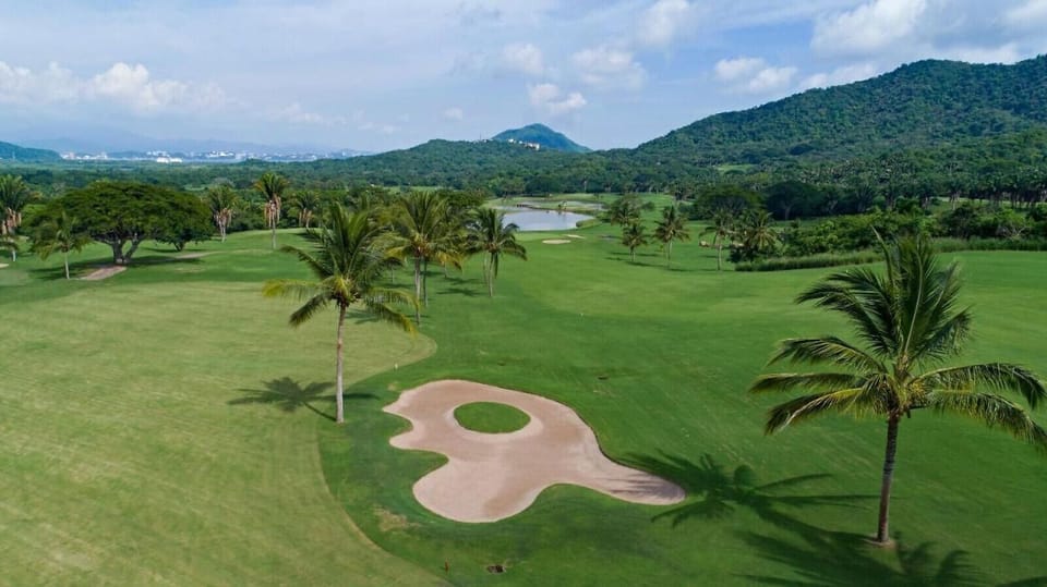 Nearby golf courses