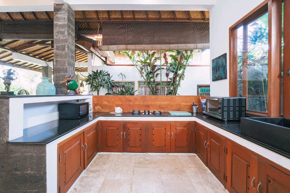 Basic Villa | Private kitchen | Fridge, microwave, stovetop, electric kettle