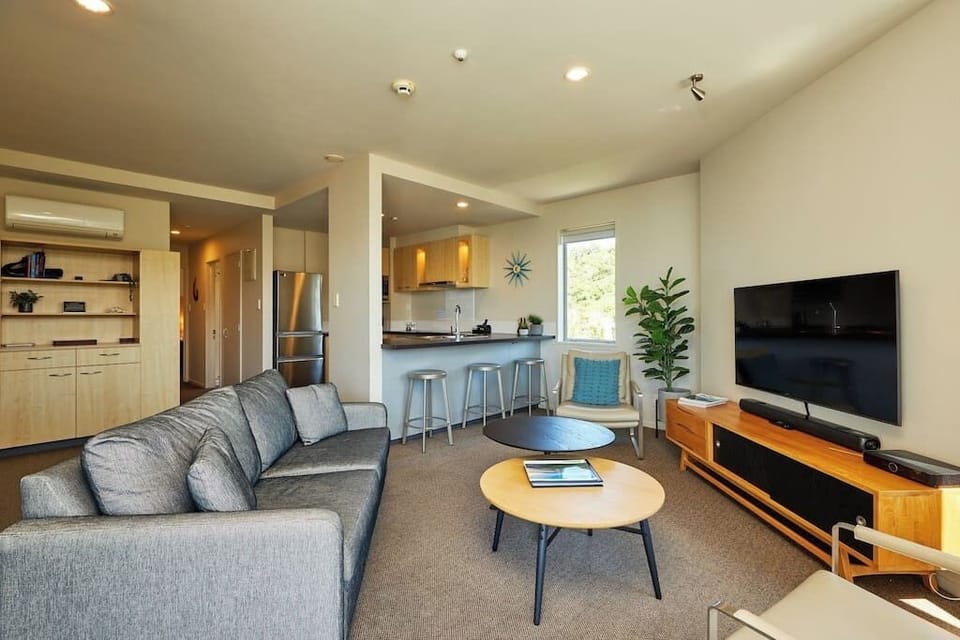 2 Bedroom Ocean View Apartments with Lift Access