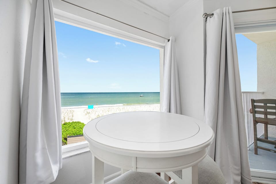 Dining for two with a beautiful view!
