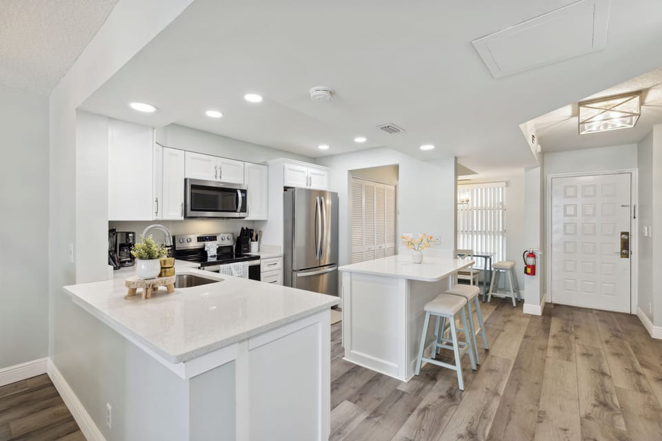 Kitchen with an in-unit washer/ dryer & breakfast nook