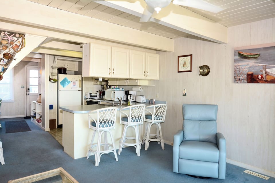 Great spot to sit and keep the cook company!