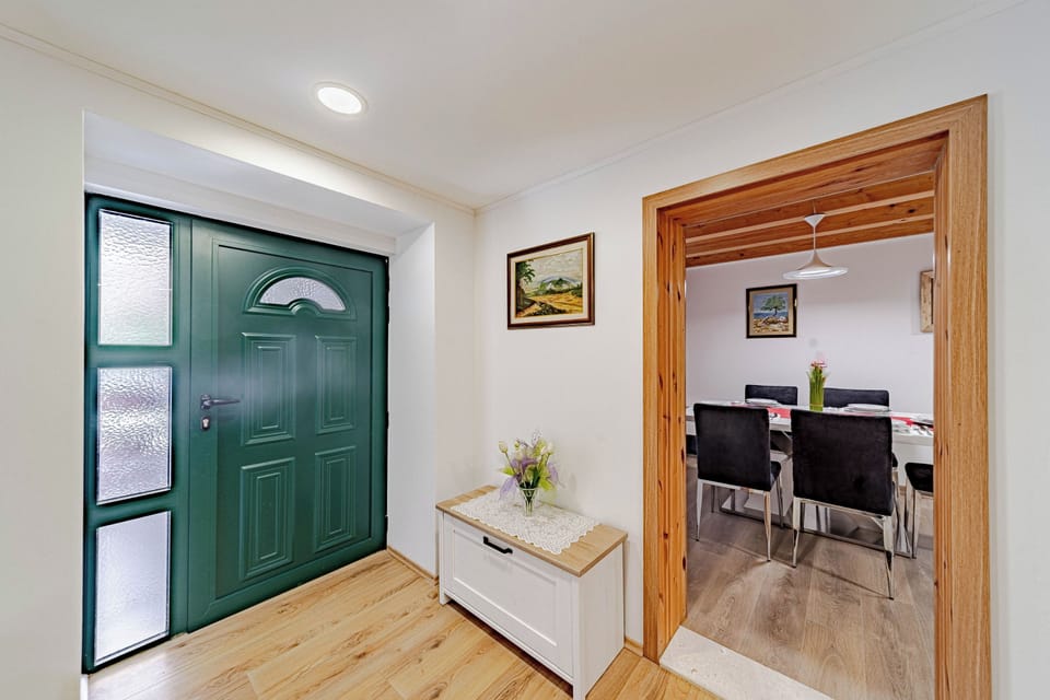 Common area (corridors, hall)