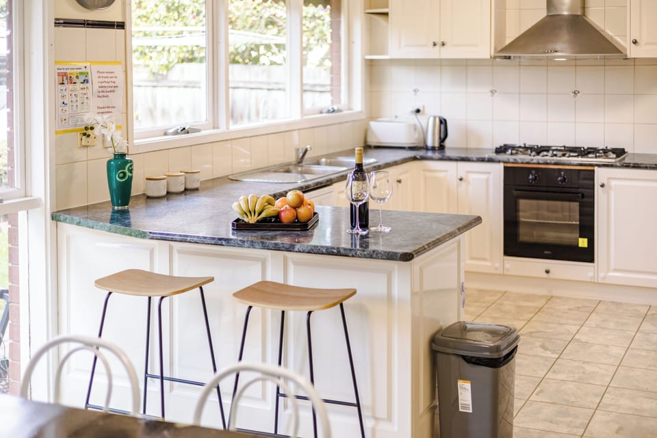 Family House, 5 Bedrooms | Private kitchen | Fridge, microwave, oven, dishwasher