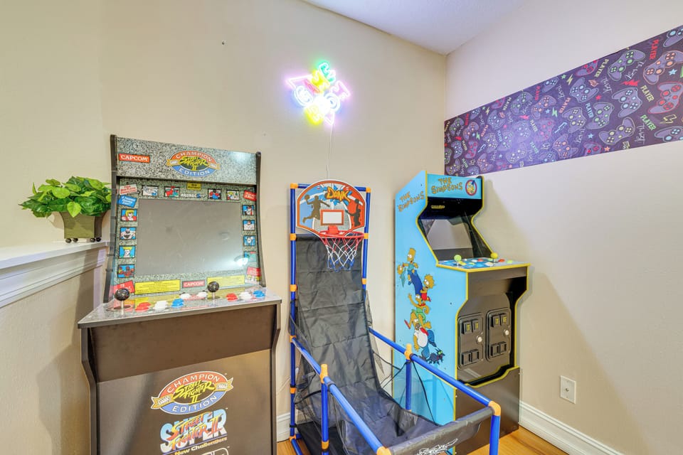 Loft | Arcade Machines | Pool Table | Central Air Conditioning/Heat