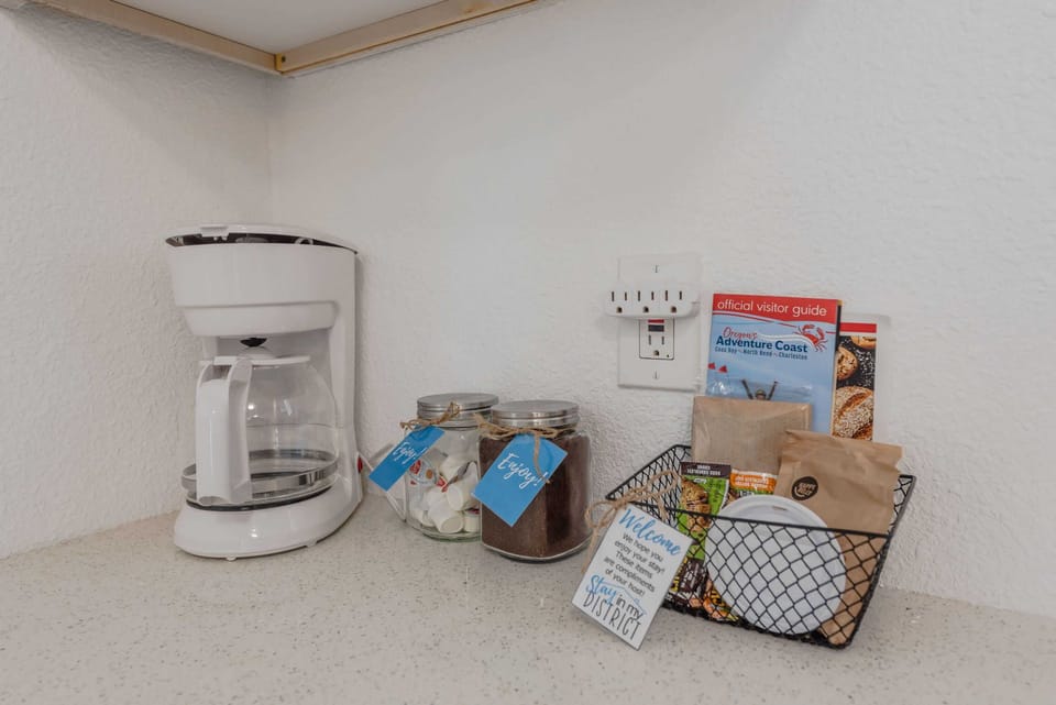 #StayInMyDistrict #CoosCottageCollection #CoosBay #BookDirect