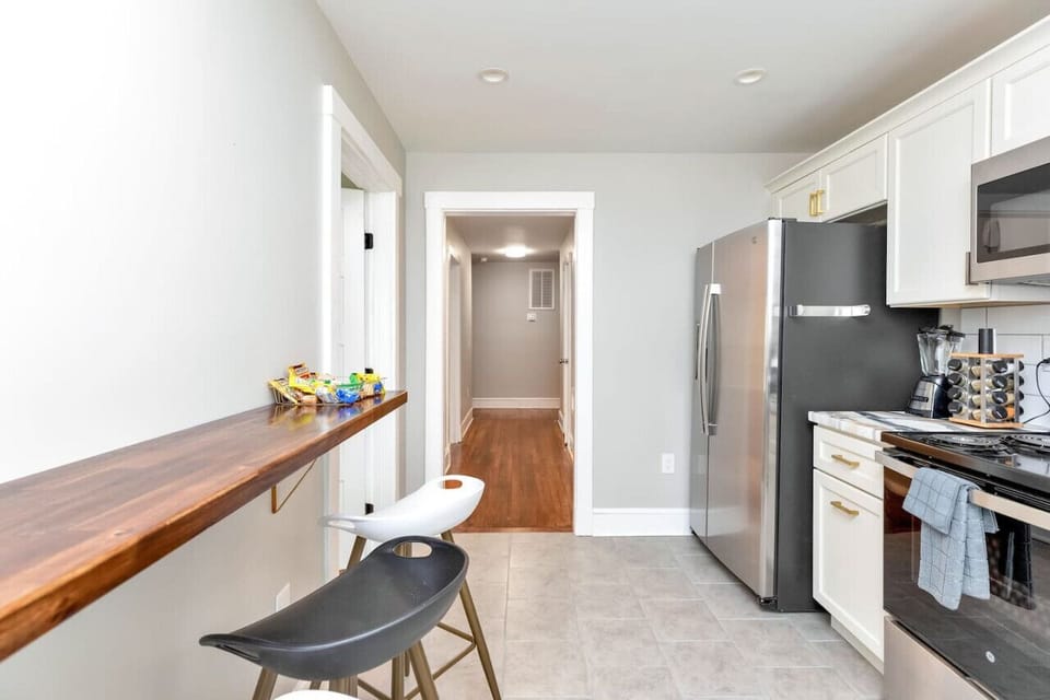 Fully equipped! Cook with ease! Featuring a dual coffee maker, stove, dishwasher, microwave, and all the essentials for your culinary adventures.