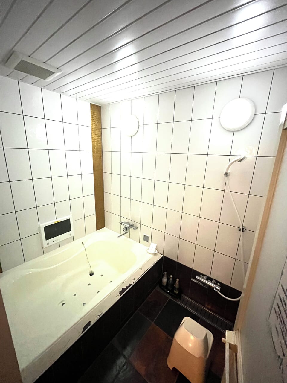 Basic Double Room, Smoking | Bathroom | Free toiletries, hair dryer, electronic bidet, towels