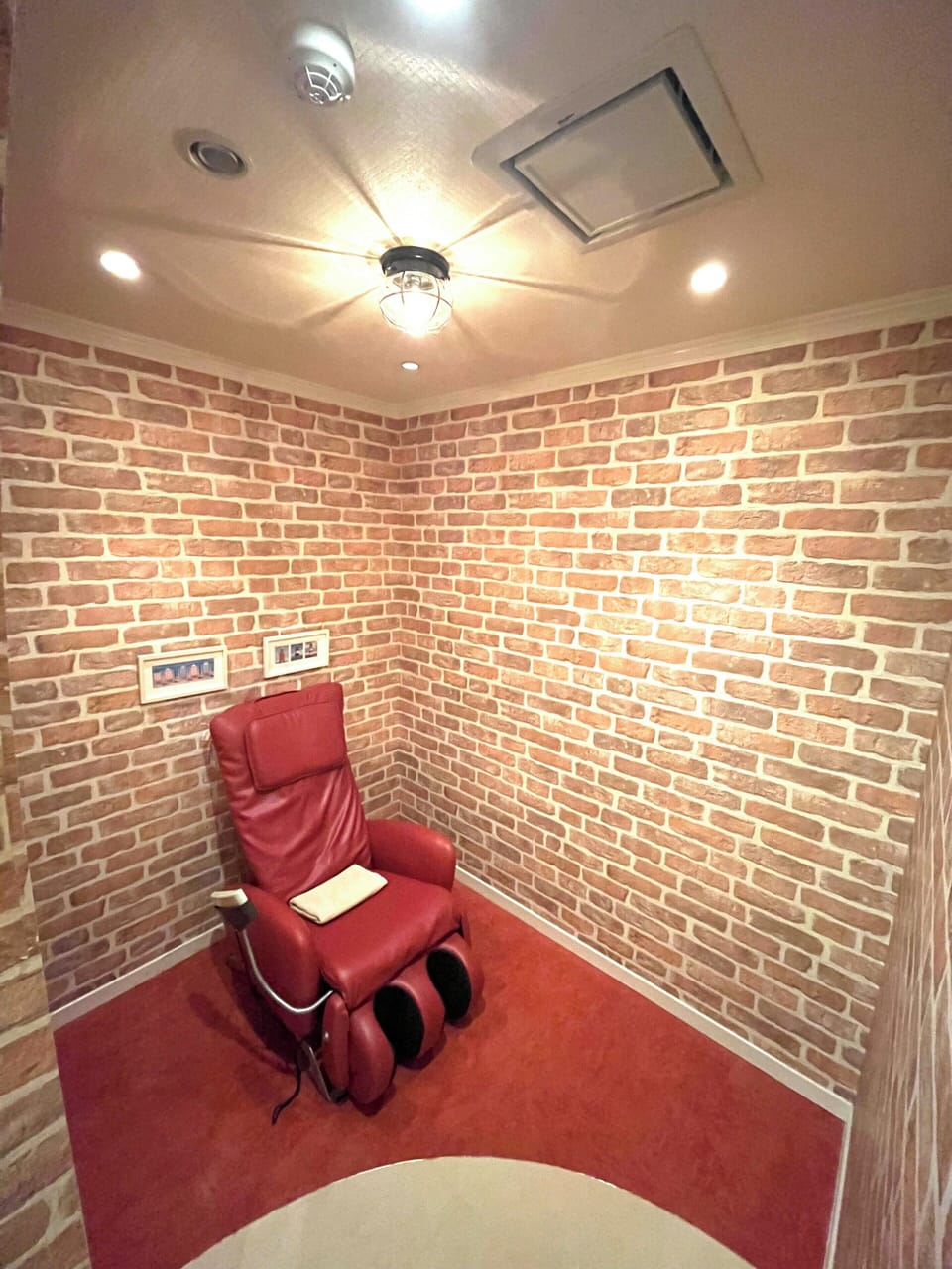 Deluxe Suite, Smoking | Down comforters, individually decorated, individually furnished, desk