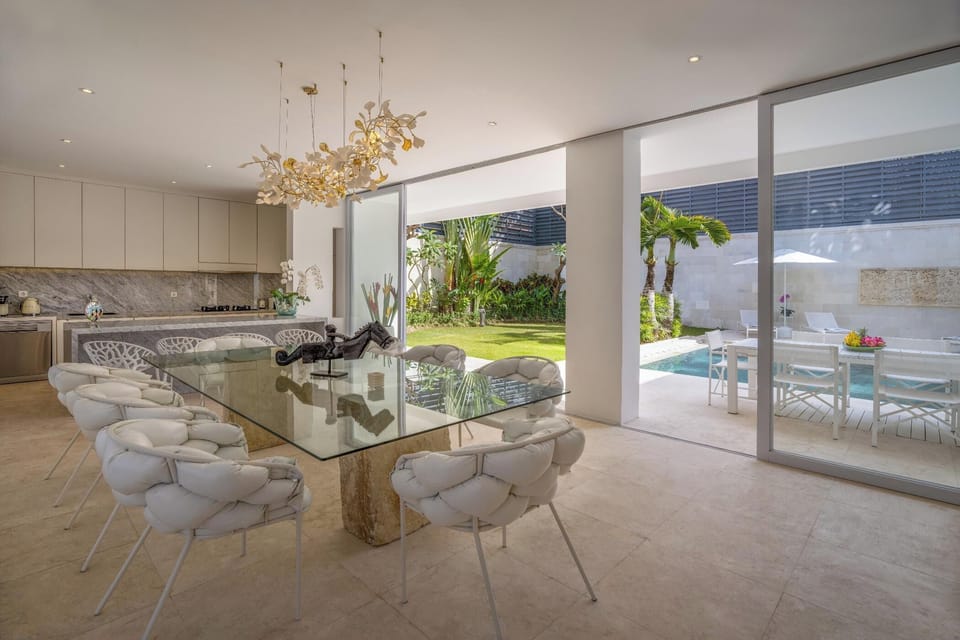 4BR Balinese Villa | Garden, Gym, BBQ, Chef on Request, Concierge | Dining room