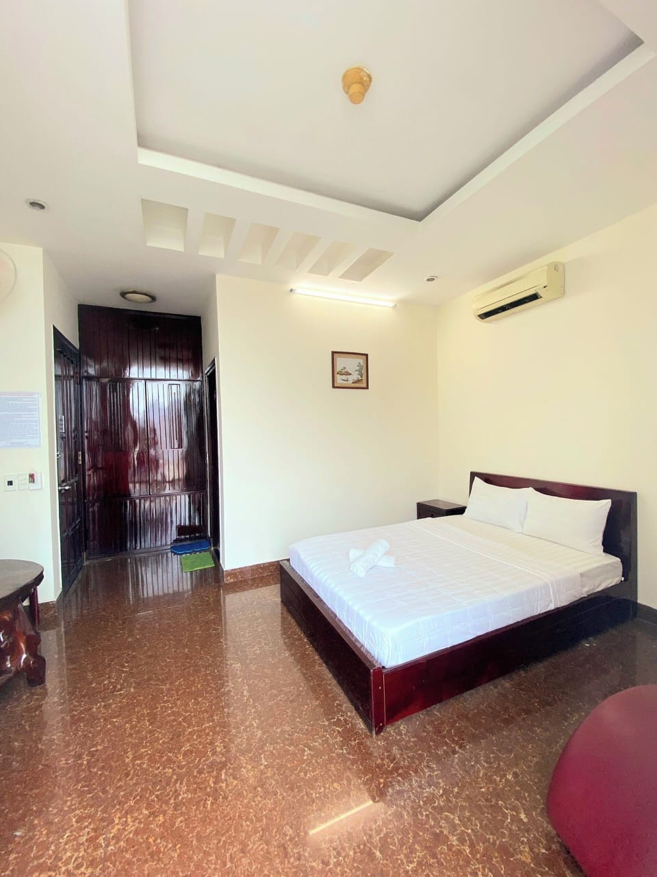 Basic Double Room | Premium bedding, pillowtop beds, minibar, blackout drapes