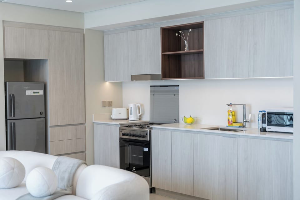 Exclusive Apartment, Balcony, City View | Private kitchen | Fridge, microwave, oven, stovetop