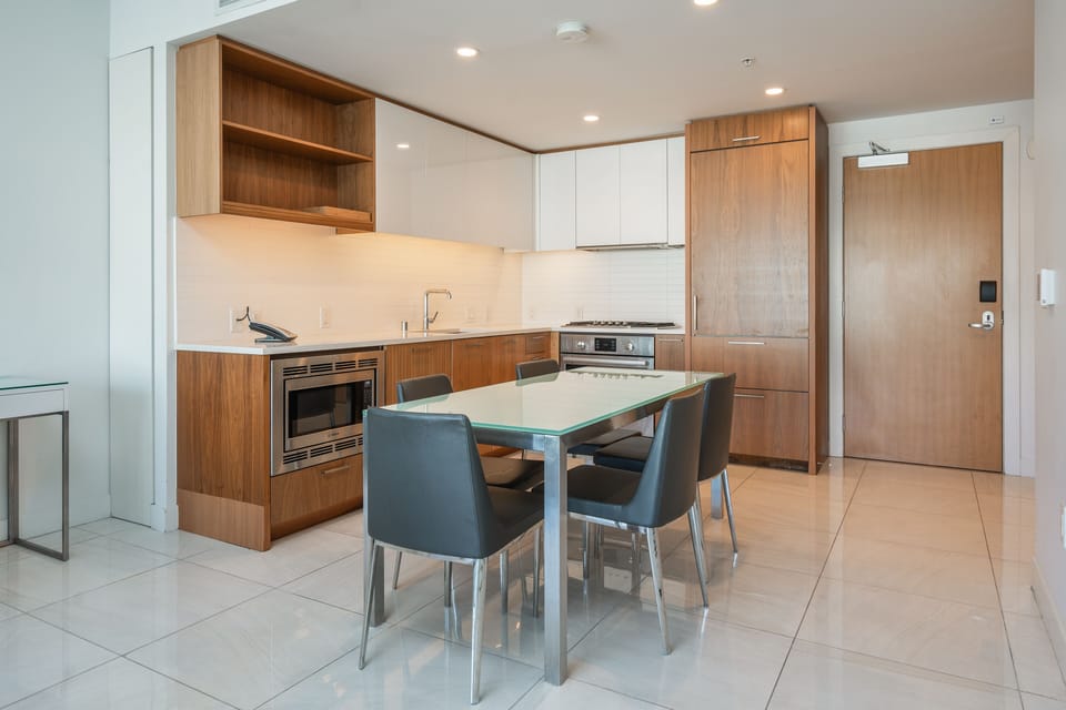 Suite, 1 Bedroom, Corner | Private kitchen | Full-size fridge, microwave, oven, stovetop