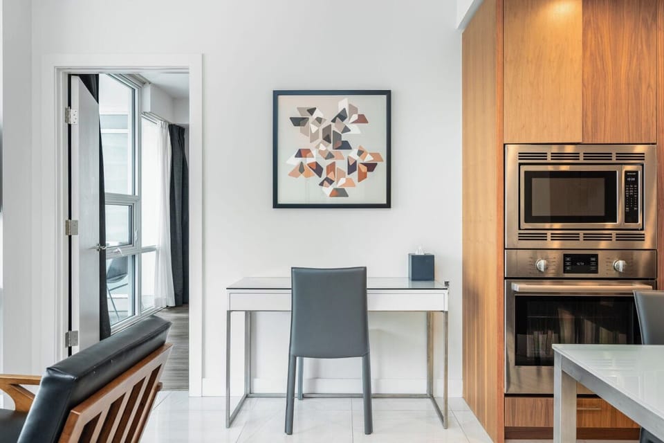 Suite, 2 Bedrooms | Living area | Smart TV