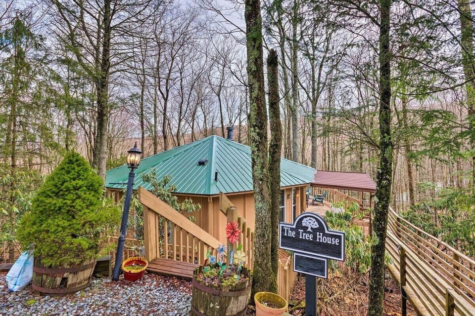 Your mountain escape awaits – stunning views, fresh air, and all the charm!