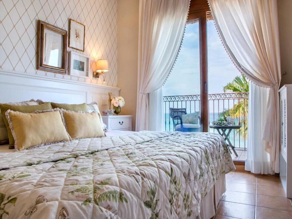 Minibar, in-room safe, desk, laptop workspace