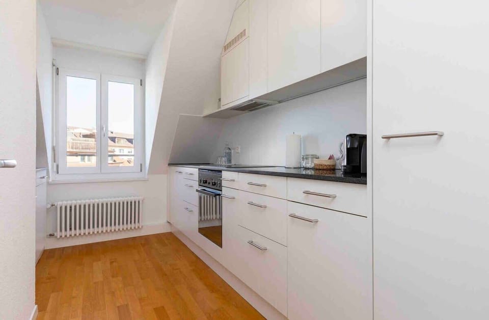 Fully equipped kitchen, complete with dishwasher and washing machine / dryer for your exclusive use. Kitchen is bright and spacious, and you will find all that you need for your stay.