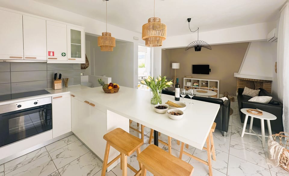 Villa, 4 Bedrooms, Smoking, Private Pool | Dining room