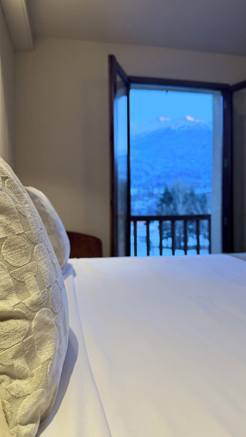Comfort Double Room, 1 Queen Bed, Balcony, Mountain View | Pillowtop beds, desk, laptop workspace, soundproofing