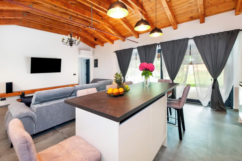 Apartment, 2 Bedrooms | In-room dining