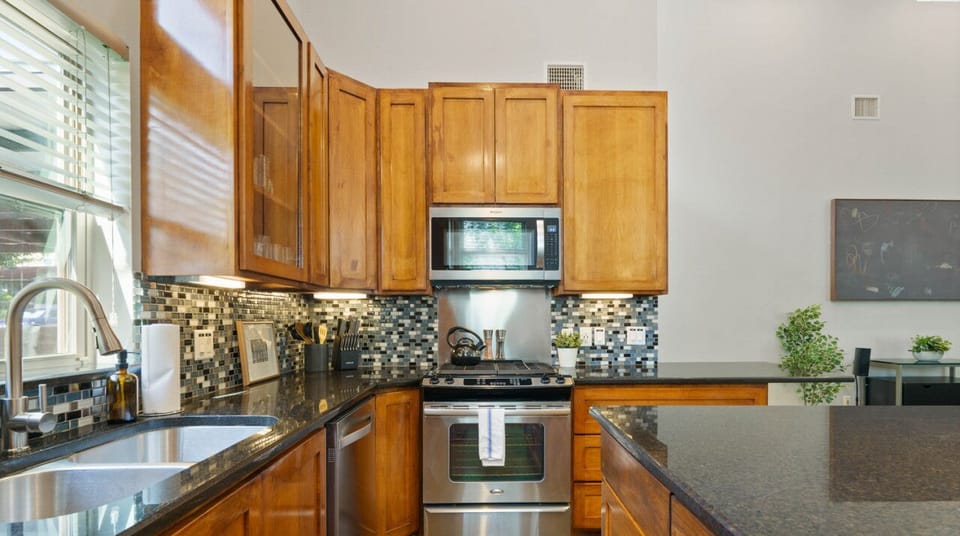Fully equipped kitchen with all the essentials plus dishwasher, and island seating