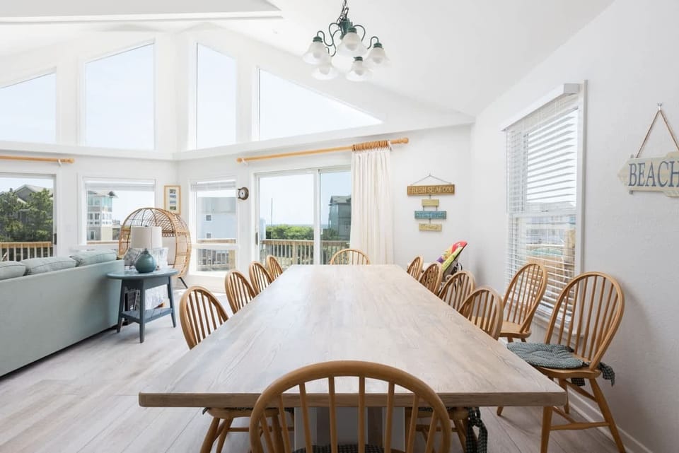 Dining Area (Seats 10)