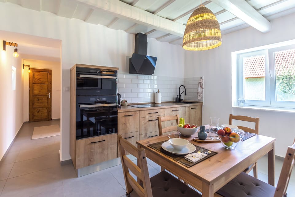 Family Townhome, 1 Bedroom, Microwave (Country House Badacsony) | Dining