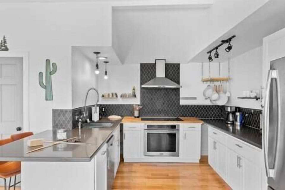 Modern gourmet kitchen with quartz counters