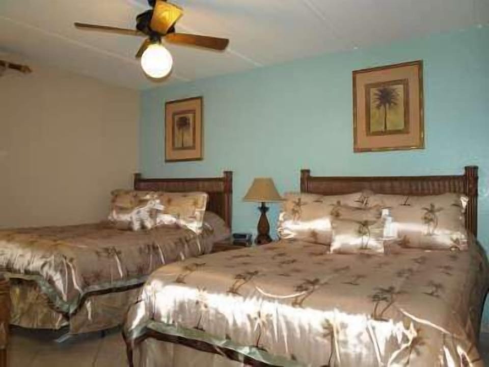 Condo, 2 Bedrooms, 2 Bathrooms, Beach View | Bathroom | Combined shower/tub, hair dryer (on request), towels