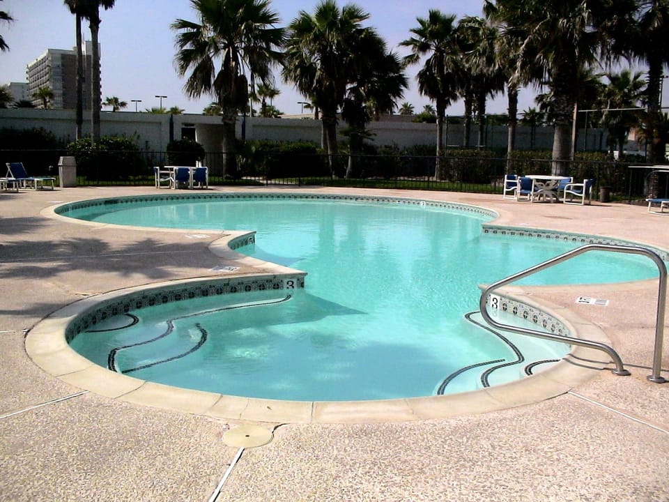 Indoor pool, 2 outdoor pools