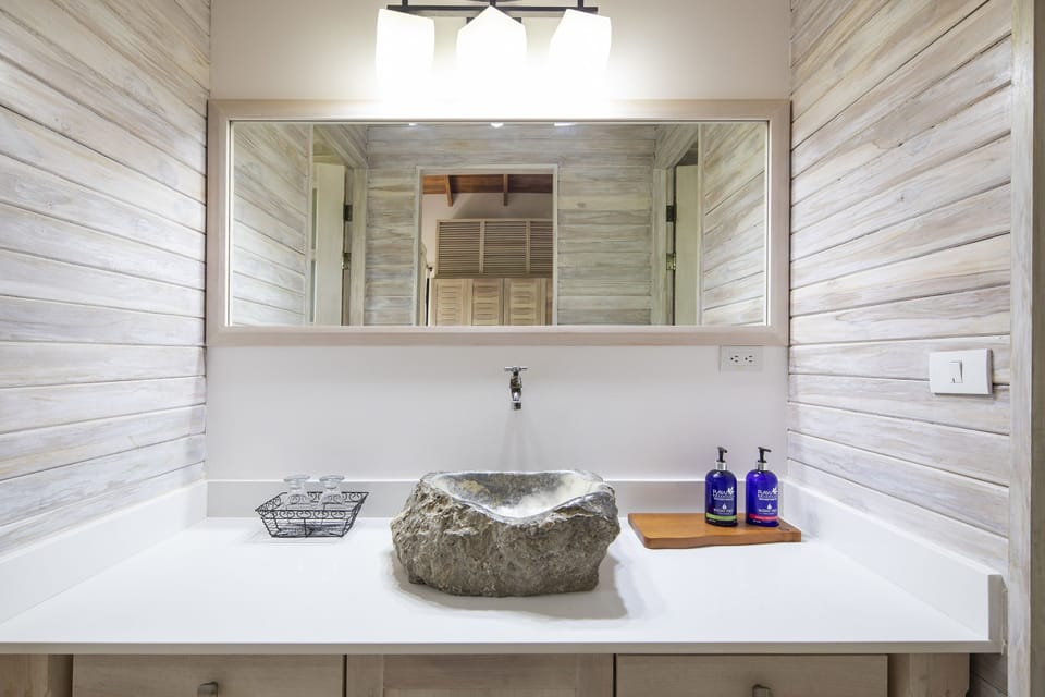 Bungalow, 2 Queen Beds, Garden View | Bathroom | Shower, rainfall showerhead, free toiletries, hair dryer