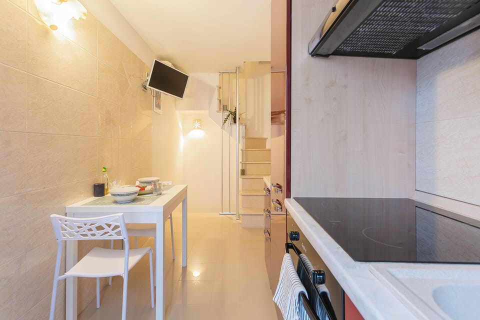 Apartment, City View | Private kitchen | Fridge, oven, stovetop, coffee/tea maker