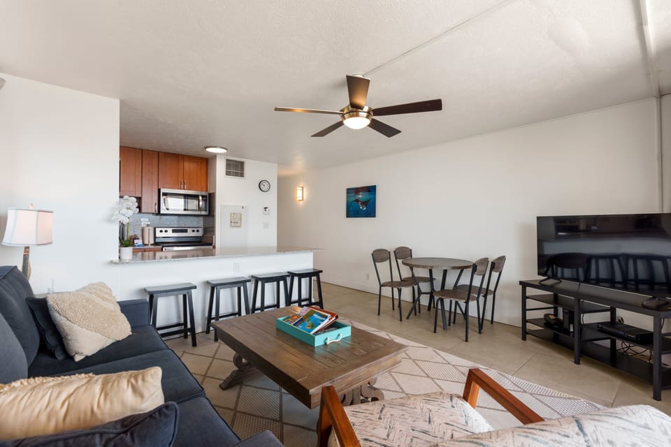 Condo, 1 Bedroom | Living area